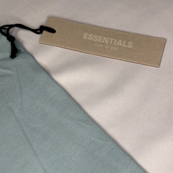 NEW Essentials Fear of God Tshirt Medium - Picture 4 of 5
